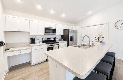 Okahumpka House | Denver Corner Villa | Stylish Lanai 4 Seater Front Facing Golf Cart Near Sawgrass & Eastport