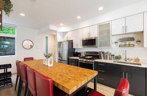 Capitol Hill House | Designer 3B3B in Capitol Hill Pet Friendly