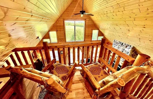 Baraboo Cabin | Devil’s Lake 5BR Log Cabin w/Fireplace - Near Wisconsin Dells