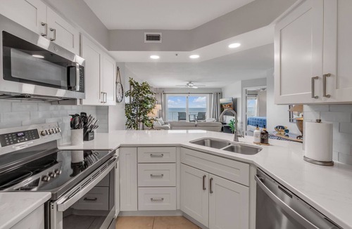 Seawinds Condo Condo | Direct oceanfront penthouse 2/2 with gorgeous corner condo views, a heated pool, and garage