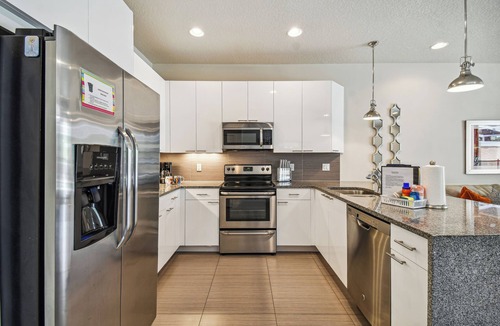 Four Corners House | Discover Serenity in Our Elegant Townhouse Retreat steps away from Disney!