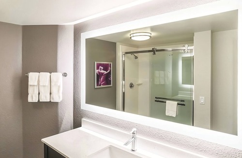 Woodlands Village House | Dive Into Your Dream Vacation! Outdoor Pool, Free Parking, Free Breakfast