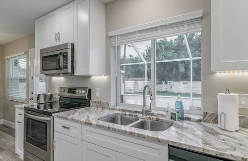 Melbourne House | Dntn Melbourne Pool/Game Room Sleeps 15 4bd/3ba
