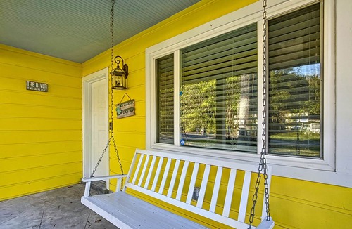 Crystal River House | Dock Kayaks Manatees Waterfront 3/2 <2mi to Downtown Pet Friendly