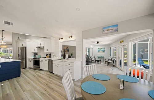 Palm Harbor House | Dockside Dreams - Summer Pool and Canal Retreat!