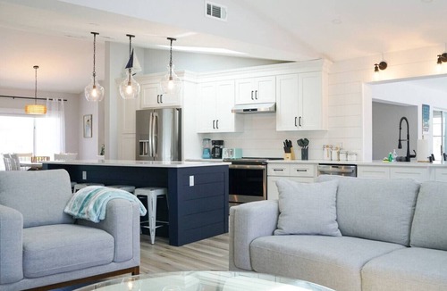 Palm Harbor House | Dockside Dreams - Summer Pool and Canal Retreat!