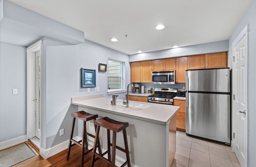 Broadview House | Dog friendly 3 BR Townhome with Olympic Mtn View. Easy access to downtown.