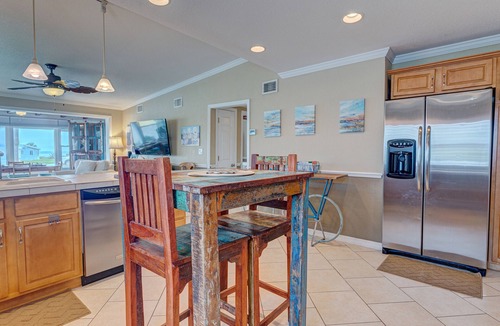 O'byrne House | Dog-friendly bungalow steps from the beach with washer/dryer & central AC