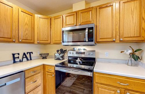 Vero Beach House | Dog-friendly home on a corner lot with renovated interior & private W/D