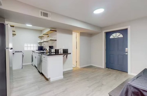 Pueblo Alto Apartment | ⟫ Dog Run & Courtyard 2 Bedroom Apt w/King Bed W&D