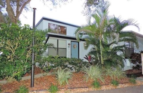New Smyrna Beach House | Dolphin Cove Cottage -22 & Pet Friendly!