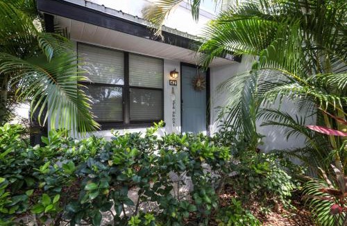New Smyrna Beach House | Dolphin Cove Cottage -22 & Pet Friendly!