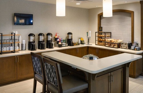 Vero Beach South Apartment | Double Qn Studio w/Free Breakfast | Pool Access
