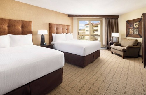 Mount Crested Butte Hotel | Double Queen Room with Pristine Valley Views, Elevation Hotel, 2 Family Rooms