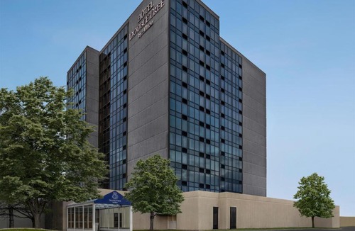 Pointe Claire Hotel | Doubletree By Hilton Pointe Claire Montreal Airport West