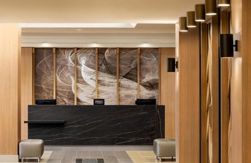 Pointe Claire Hotel | Doubletree By Hilton Pointe Claire Montreal Airport West