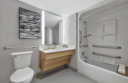 Downtown Hotel | DoubleTree by Hilton Davenport