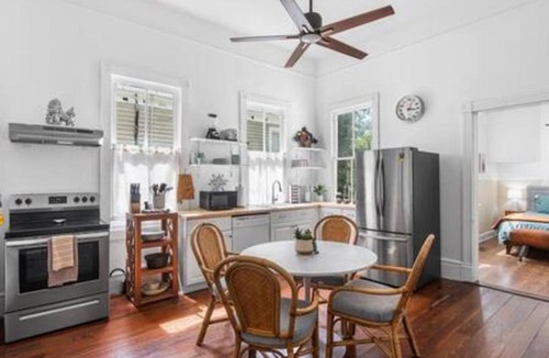 Mobile House | Downtown 3BR Cottage: 5m Walk Pets OK