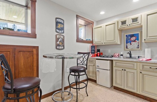 West Central Apartment | Downtown Apt by Parkview Field w/Free Parking