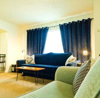 Ironwood House | Downtown Blue Room at Villages on Aurora