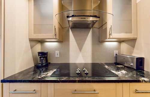 Downtown Seattle Condo | Downtown condo with city views, pool, & gym - 2 blocks from Pike Place