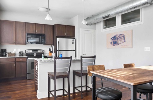 Mile Square Apartment | Downtown corner unit with free parking