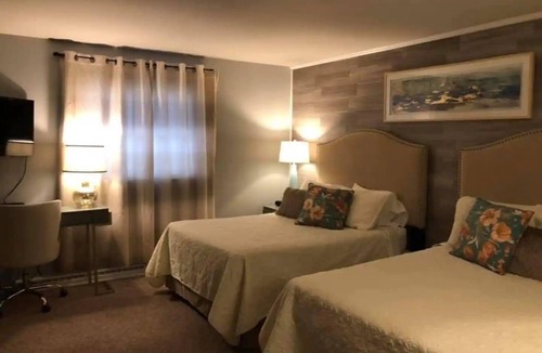 Houston Hotel | Downtown Fort Loramie Motel -Clean and comfortable with Ice cream shop on site