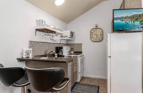Northeast Reno Apartment | Downtown Gem In Reno with garage and backyard