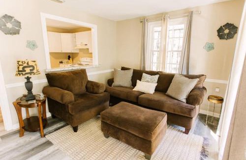Mobile House | Downtown Mobile Bungalow with Free Parking and Fast WiFi