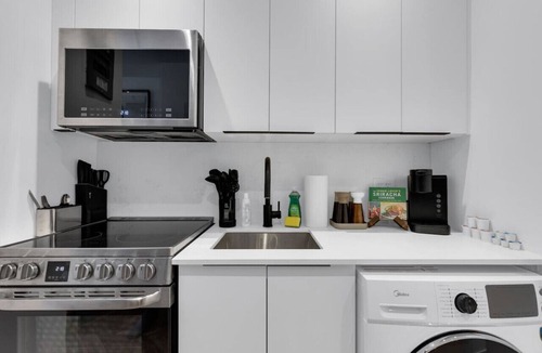 Milton Park Apartment | Downtown Montreal Speakeasy 502 | Balcony, Queen Bed, Sofa Bed, Parking & 65` TV