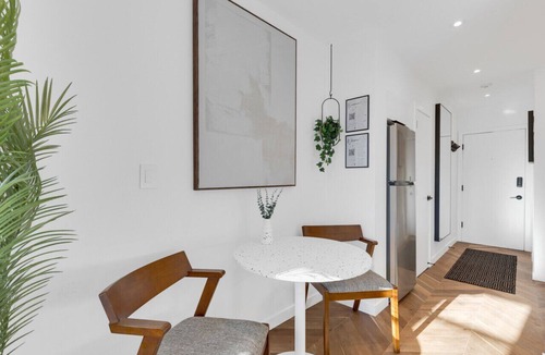 Milton Park Apartment | Downtown Montreal Speakeasy 503 | Balcony, Queen Bed, Sofa Bed, Parking & 65` TV