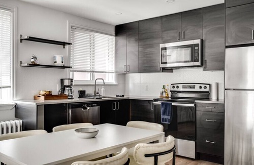New Edinburgh Apartment | Downtown Ottawa | Modern APT
