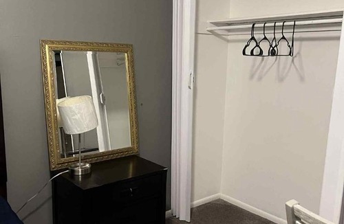 Richmond Heights House | Downtown Private Deluxe Room