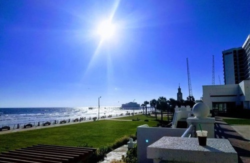 Brush - Stewarts Apartment | Dream Beach Vacay! FOUR Units, 2 Swimming Pools & Spa! Right on the Beach