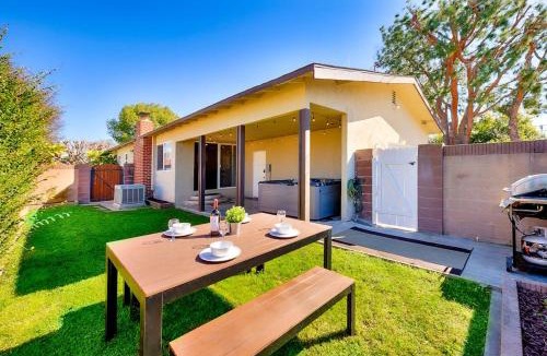 Anaheim Colony Historic District House | Dream Getaway