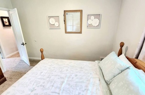 Smithfield House | Dream Vacation Cottage!