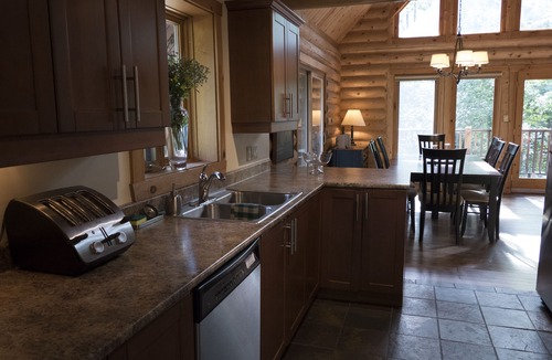 Labelle House | Dream vacation in a log cabin at the lake Mont Tremblant, Canada