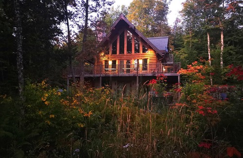 Labelle House | Dream vacation in a log cabin at the lake Mont Tremblant, Canada