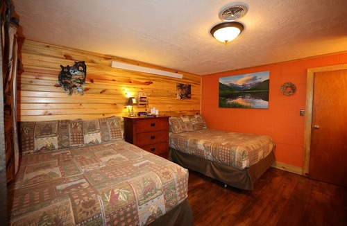 Custer Hotel | Duck Pond Room, kitchenette, Restmore Inn, 2 miles to Hill City