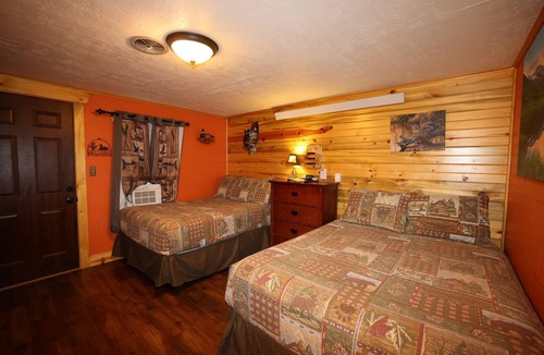 Custer Hotel | Duck Pond Room, kitchenette, Restmore Inn, 2 miles to Hill City