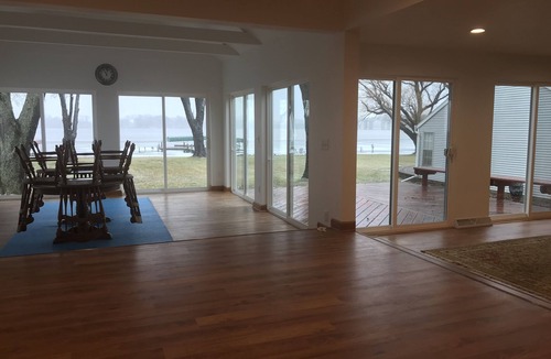 Neenah House | EAA Rental Available - Gorgeous Water Front Property - 25 min from EAA