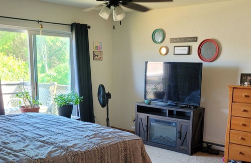 Omro Condo | EAA Rental - Peace and Quiet only 12 miles from Airventure 2023!