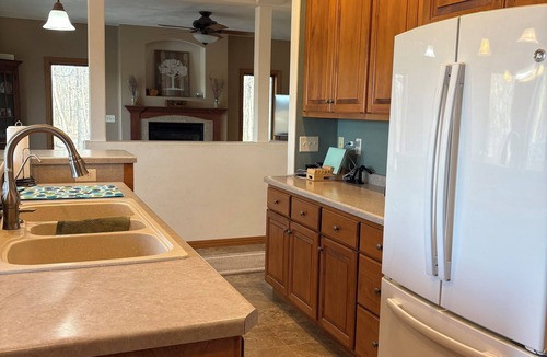 Omro House | EAA Visitors - Spacious 4-bed/2.5 Bath tranquil country home 19 miles from EAA