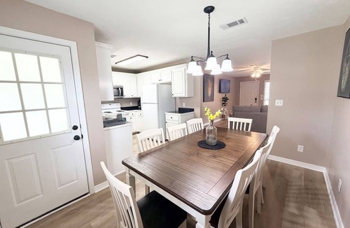 Hammond Apartment | Eastgate 20B Beautiful Apartment