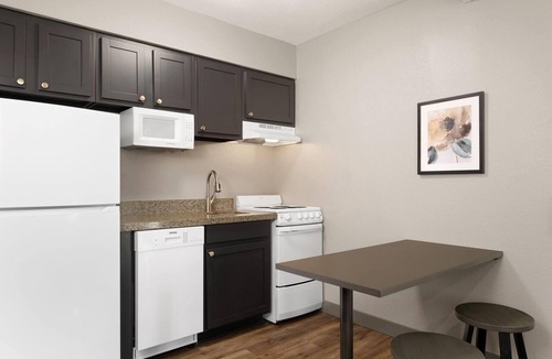 Bloomington Hotel | Eastland Suites Hotel & Conference Ctr, Trademark by Wyndham