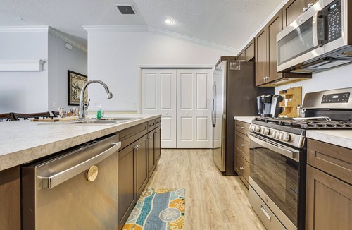 Wildwood House | Easy Pool Access & Private Patio! DeLuna Villa
