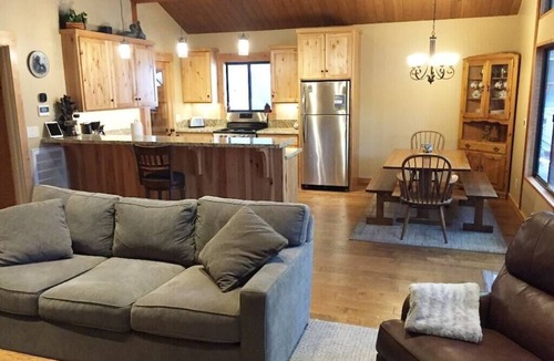 Sunnyside House | Easy walk to homeowners beach and Sunnyside