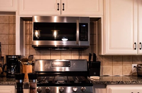Abilene Cottage | Eclectic Design| Hot Tub| Fire Pit| Pickleball