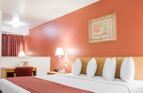 West Old Town Hotel | Econo Lodge Albuquerque Old Town