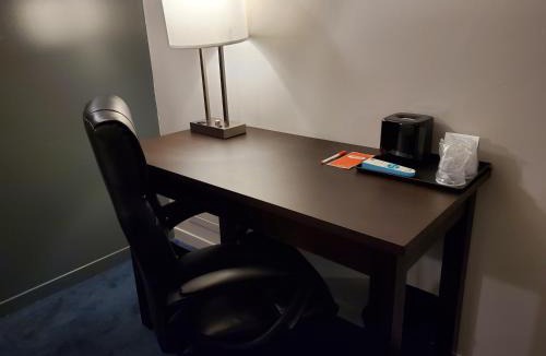 Gay Village Hotel | Econo Lodge